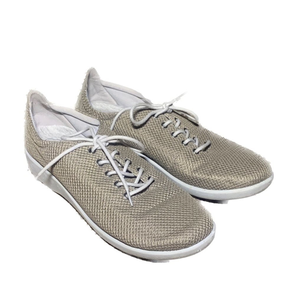 Clarks Cloud Steppers, Beige, Size 9, Soft Cushion Insoles, Good condition.